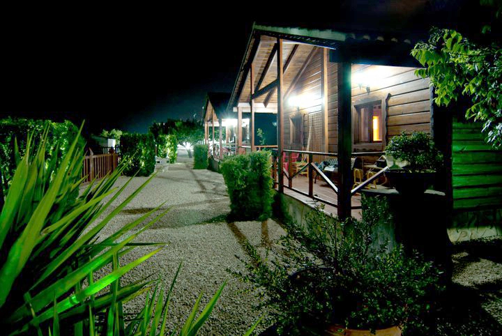 cabañas de madera en complejo de turismo Altozano en Moratalla
