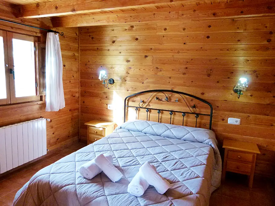 Dormitorio cabaña de madera Lavanda en Moratalla